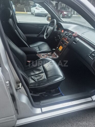 Mercedes E 270 2000, 427,421 km - 2.7 l - Xırdalan