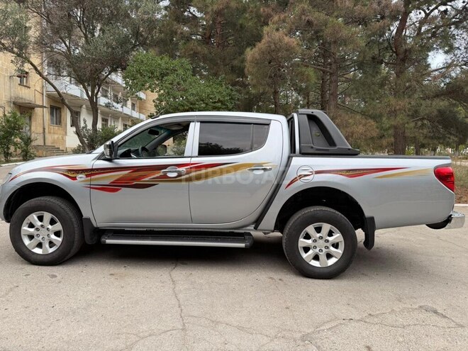 Mitsubishi L200 2014, 212,000 km - 2.5 l - Bakı