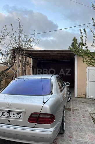 Mercedes E 220 2001, 310,000 km - 2.2 l - Bakı