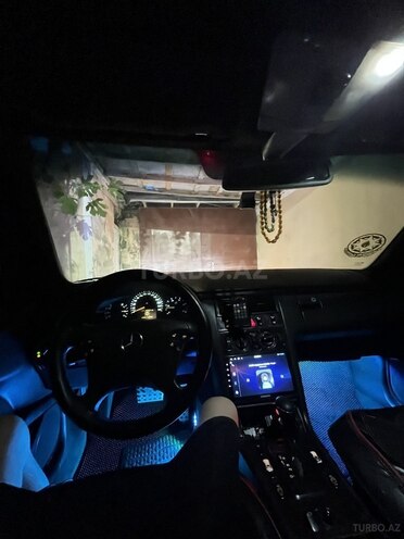 Mercedes E 220 2001, 310,000 km - 2.2 l - Bakı