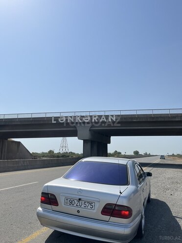 Mercedes E 220 2001, 310,000 km - 2.2 l - Bakı