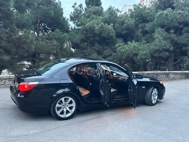 BMW 525 2005, 240,000 km - 2.5 л - Bakı