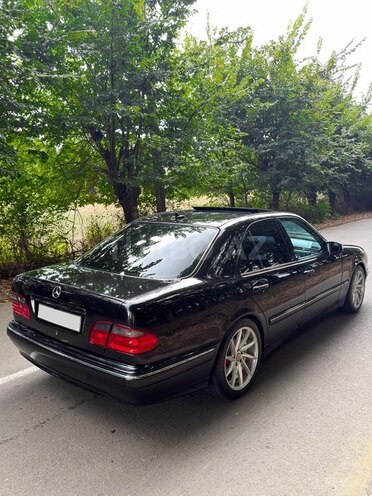 Mercedes E 240 2000, 286,000 km - 2.4 l - Masallı