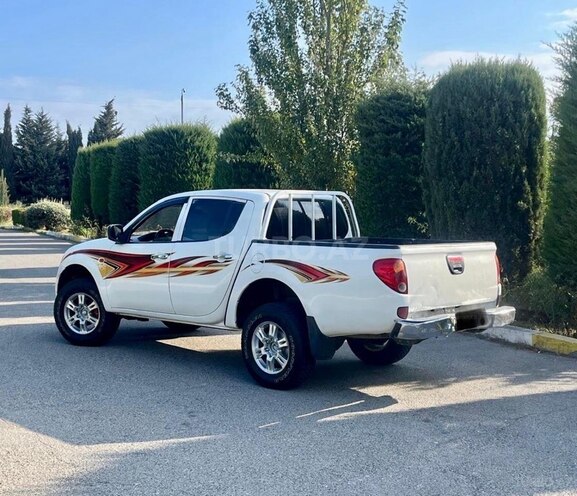 Mitsubishi L200 2013, 318,400 km - 2.5 l - Bakı
