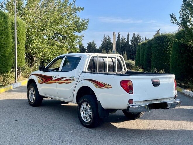 Mitsubishi L200 2013, 318,400 km - 2.5 l - Bakı