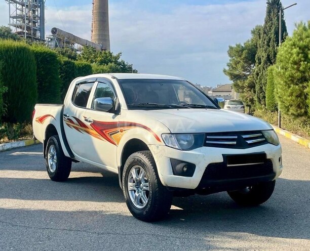 Mitsubishi L200 2013, 318,400 km - 2.5 l - Bakı