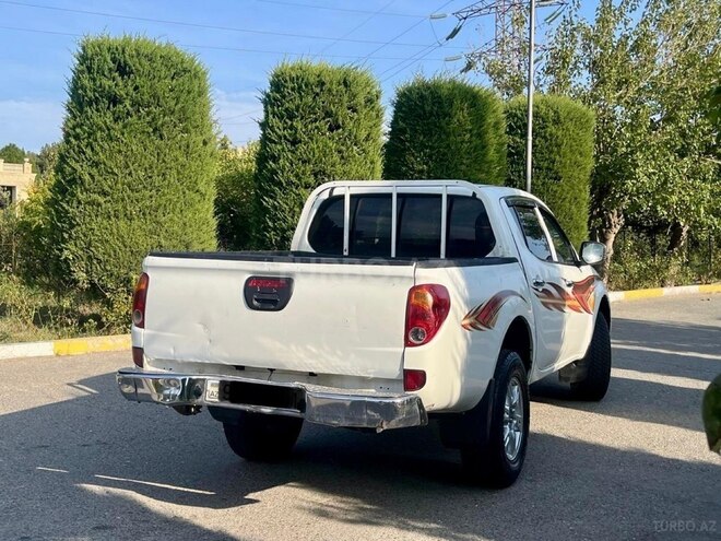 Mitsubishi L200 2013, 318,400 km - 2.5 l - Bakı