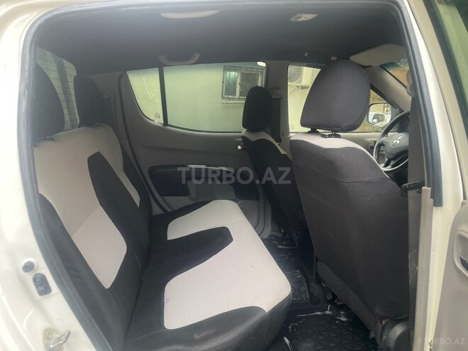 Mitsubishi L200 2013, 318,400 km - 2.5 l - Bakı