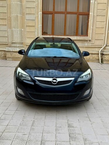 Opel Astra 2011, 225,000 km - 1.6 l - Ucar