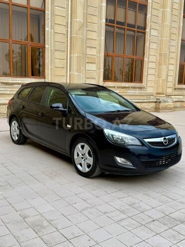 Opel Astra 2011, 225,000 km - 1.6 l - Ucar