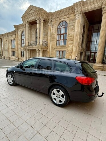 Opel Astra 2011, 225,000 km - 1.6 l - Ucar