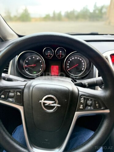 Opel Astra 2011, 225,000 km - 1.6 l - Ucar