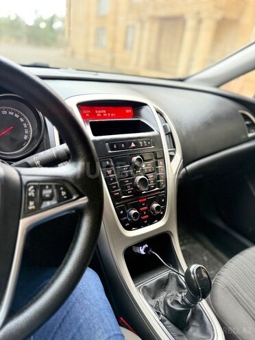 Opel Astra 2011, 225,000 km - 1.6 l - Ucar