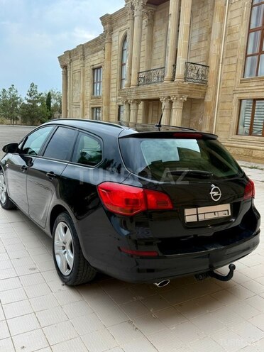 Opel Astra 2011, 225,000 km - 1.6 l - Ucar