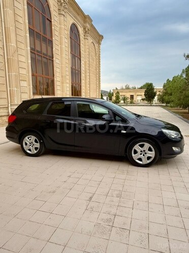 Opel Astra 2011, 225,000 km - 1.6 l - Ucar