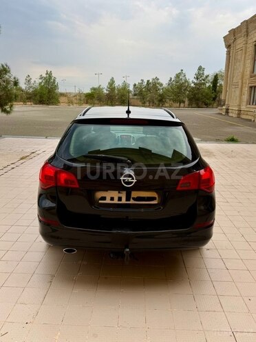 Opel Astra 2011, 225,000 km - 1.6 l - Ucar