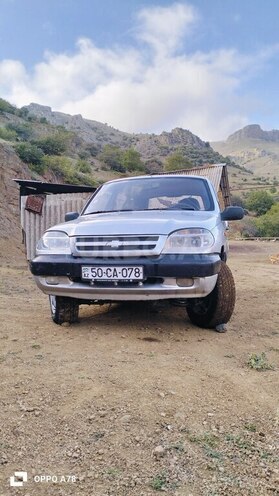 Chevrolet Niva 2003, 200,000 km - 1.7 л - Lerik