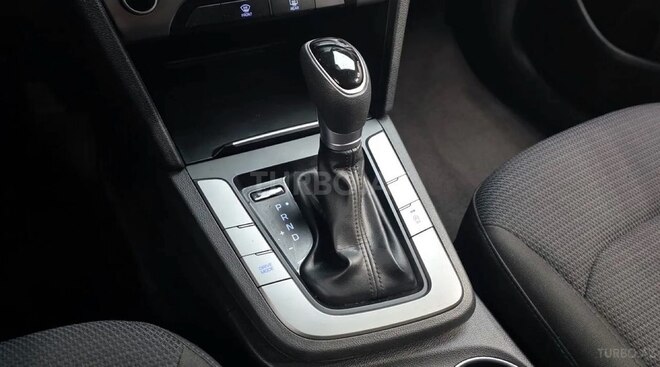 Hyundai Elantra 2017, 135,560 km - 1.6 л - Bakı