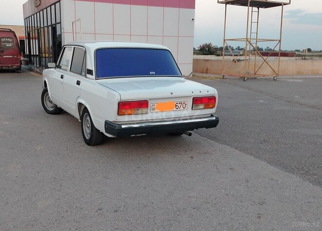 LADA (VAZ) 2107 2002, 225,000 km - 1.6 l - Salyan