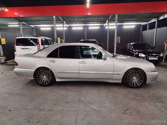 Mercedes E 240 2000, 285,624 km - 2.4 л - Qazax