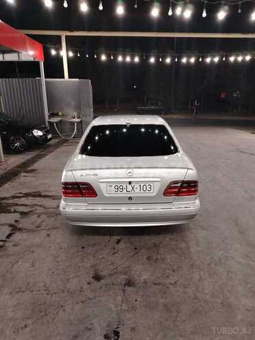 Mercedes E 240 2000, 285,624 km - 2.4 л - Qazax
