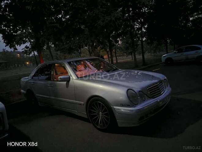 Mercedes E 240 2000, 285,624 km - 2.4 л - Qazax
