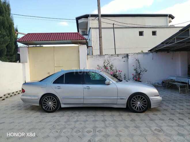 Mercedes E 240 2000, 285,624 km - 2.4 л - Qazax