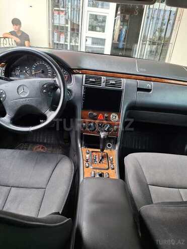 Mercedes E 240 2000, 285,624 km - 2.4 л - Qazax