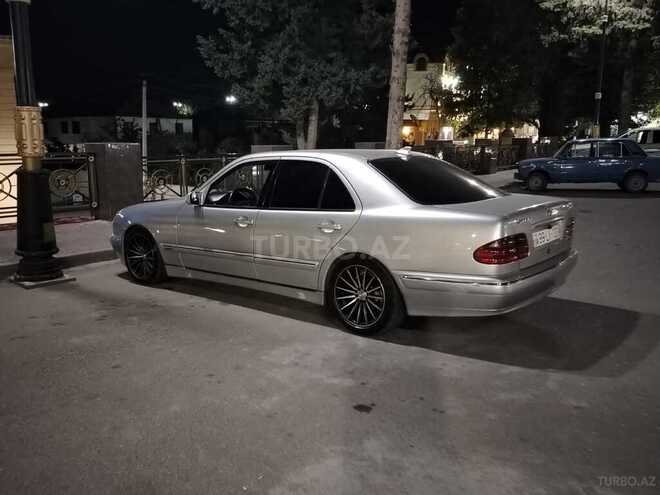 Mercedes E 240 2000, 285,624 km - 2.4 л - Qazax