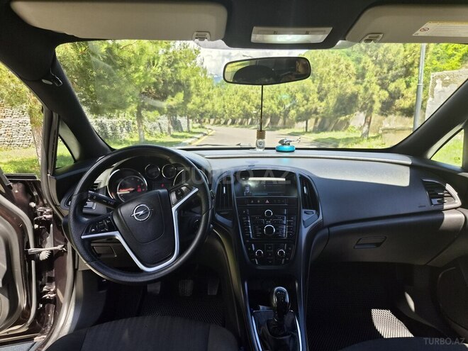 Opel Astra 2011, 290,000 km - 1.4 l - Balakən