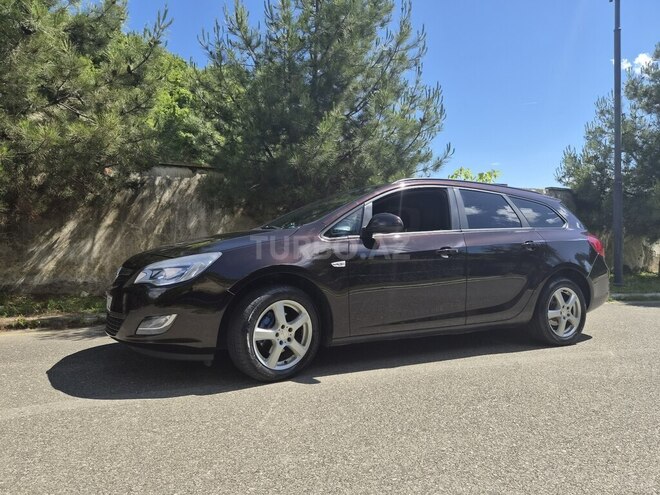 Opel Astra 2011, 290,000 km - 1.4 l - Balakən