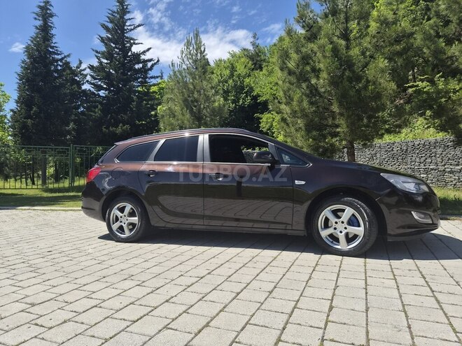 Opel Astra 2011, 290,000 km - 1.4 l - Balakən