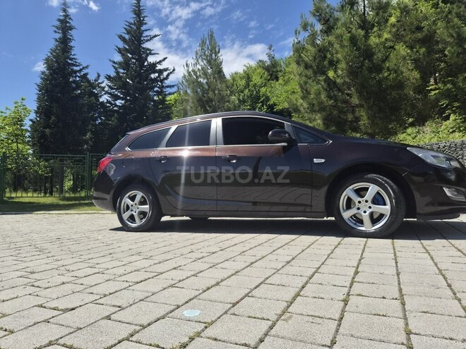 Opel Astra 2011, 290,000 km - 1.4 l - Balakən