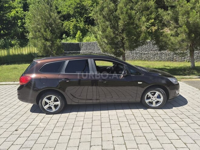 Opel Astra 2011, 290,000 km - 1.4 l - Balakən