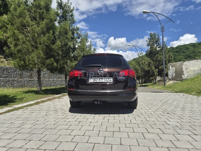 Opel Astra 2011, 290,000 km - 1.4 l - Balakən