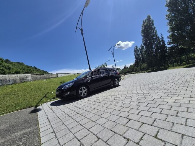 Opel Astra 2011, 290,000 km - 1.4 l - Balakən