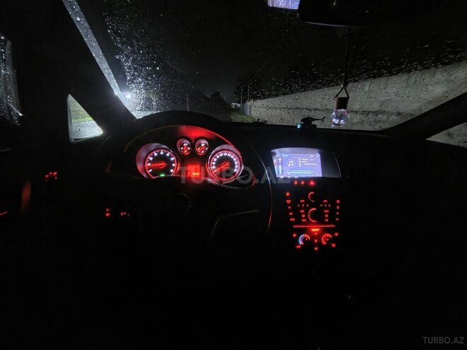 Opel Astra 2011, 290,000 km - 1.4 l - Balakən