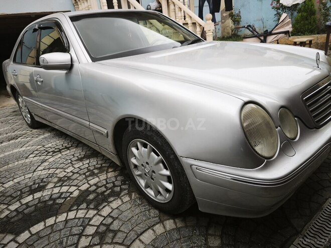 Mercedes E 220 2000, 420,550 km - 2.2 л - Bakı