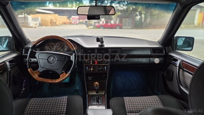 Mercedes 220 E 1993, 300,000 km - 2.2 l - Lənkəran