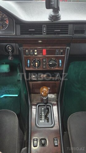 Mercedes 220 E 1993, 300,000 km - 2.2 l - Lənkəran