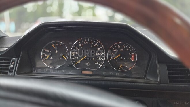 Mercedes 220 E 1993, 300,000 km - 2.2 l - Lənkəran