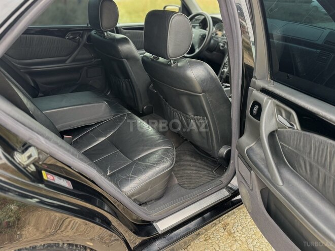 Mercedes E 320 2001, 195,000 km - 3.2 l - Bakı