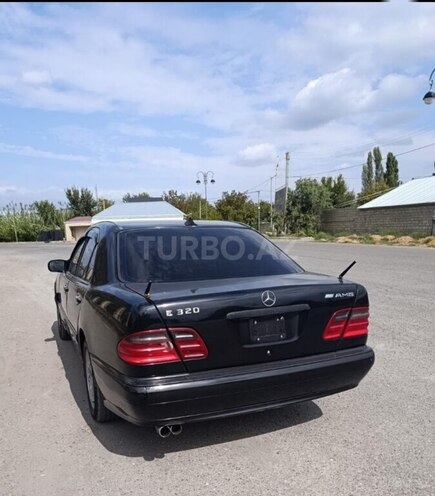 Mercedes E 320 1999, 441,000 km - 3.2 l - Ucar