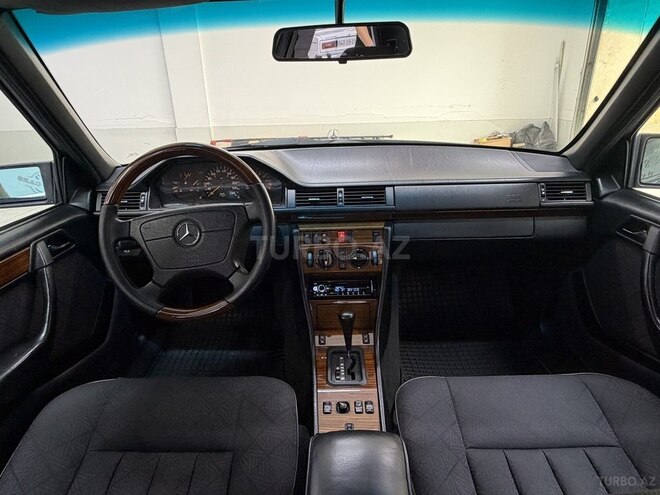 Mercedes 220 E 1995, 300,000 km - 2.2 l - Bakı