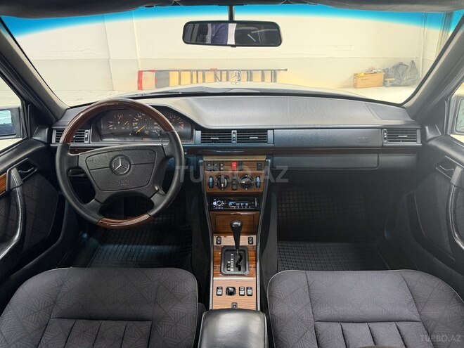 Mercedes 220 E 1995, 300,000 km - 2.2 l - Bakı