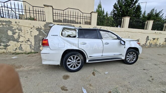 Toyota Land Cruiser 2011, 124,000 km - 4.0 л - Salyan