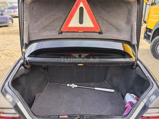 Mercedes 200 E 1991, 250,000 km - 2.0 l - Salyan