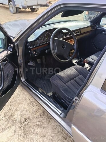 Mercedes 200 E 1991, 250,000 km - 2.0 l - Salyan