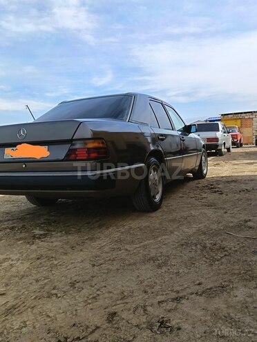 Mercedes 200 E 1991, 250,000 km - 2.0 l - Salyan
