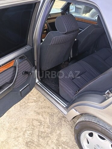 Mercedes 200 E 1991, 250,000 km - 2.0 l - Salyan